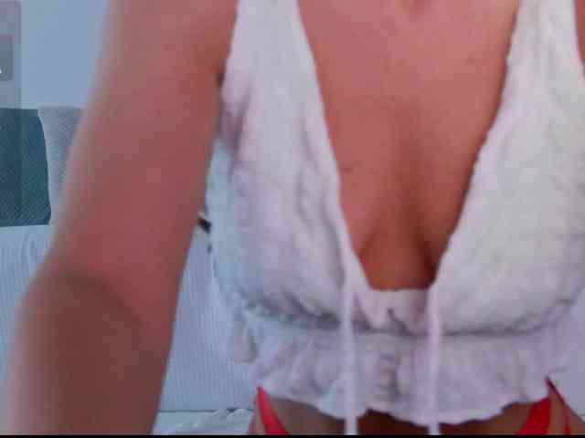 LilyRoselyn webcam