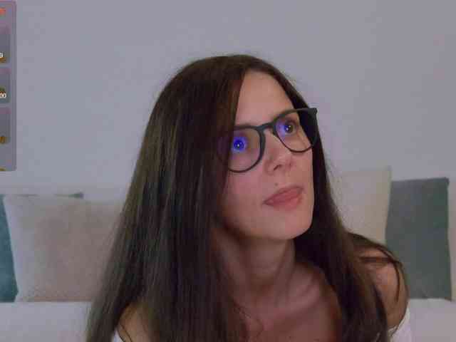 LilyRoselyn webcam