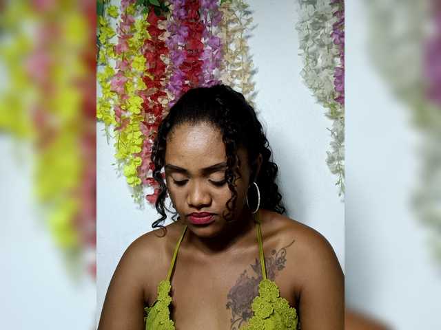 Julianna-1's BongaCams show and profile