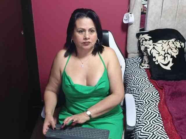 live chatting Kaily-jonness