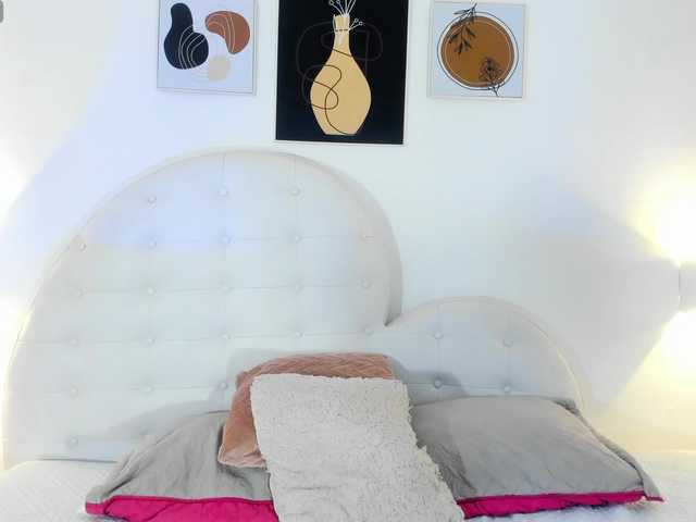 mhia-paris's BongaCams show and profile