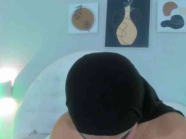 mhia-paris Live Webcam on BongaCams