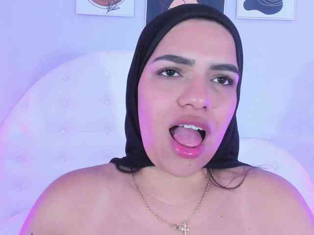 nude webcam chatroom Mhia-paris