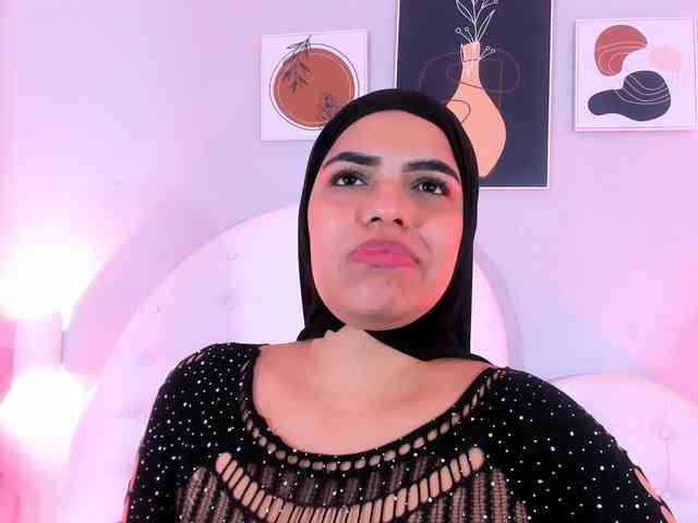 mhia-paris Live Webcam on BongaCams