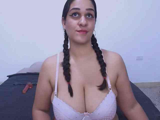 AndreaBigboobs webcam