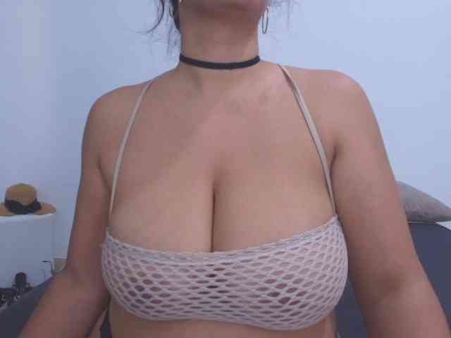 AndreaBigboobs webcam