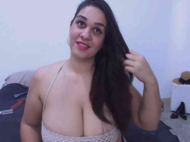 AndreaBigboobs webcam
