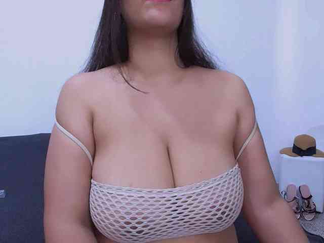 AndreaBigboobs webcam