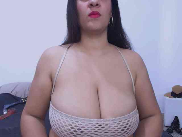 AndreaBigboobs webcam
