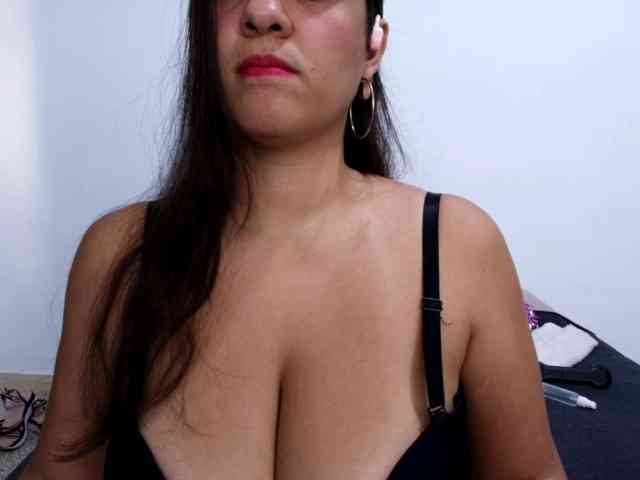 AndreaBigboobs webcam