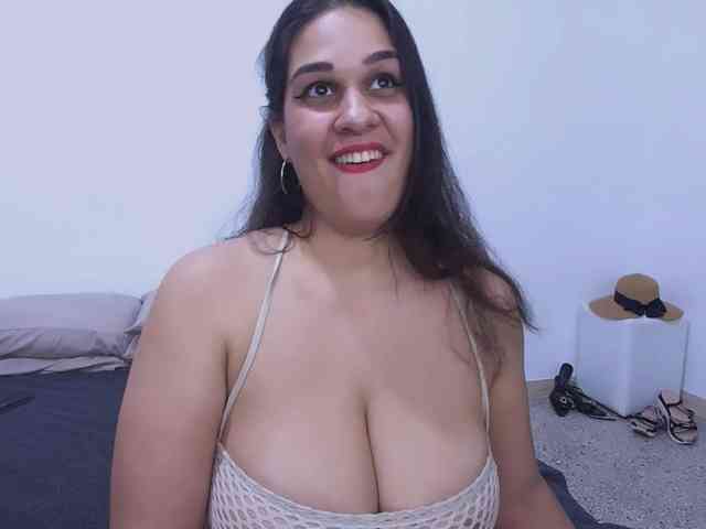 AndreaBigboobs webcam