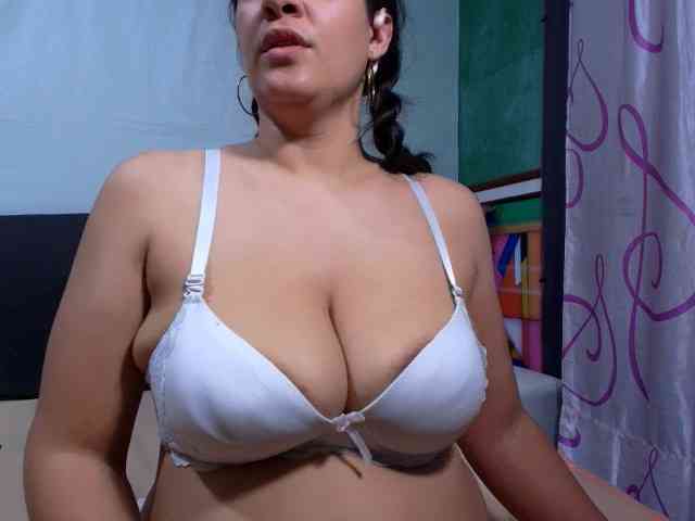 AndreaBigboobs webcam