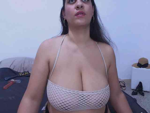AndreaBigboobs webcam