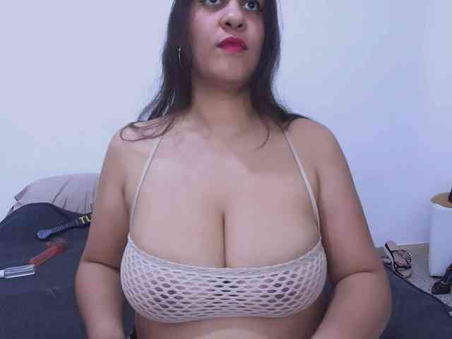 AndreaBigboobs webcam