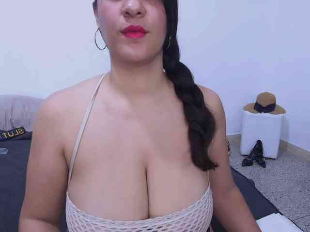 AndreaBigboobs webcam