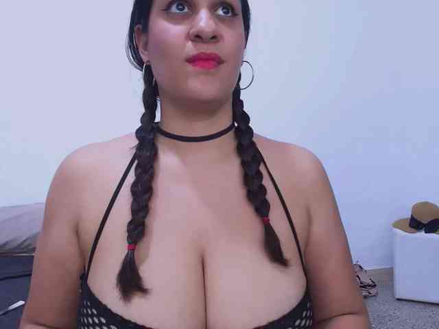 AndreaBigboobs webcam