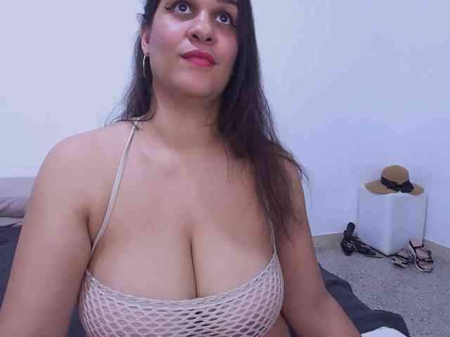 AndreaBigboobs webcam
