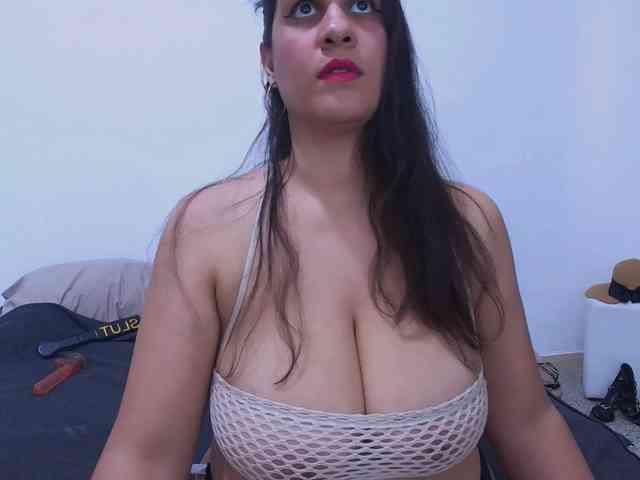 AndreaBigboobs webcam