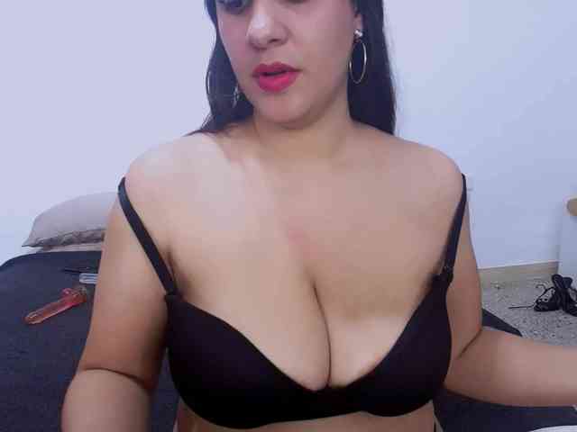 AndreaBigboobs webcam