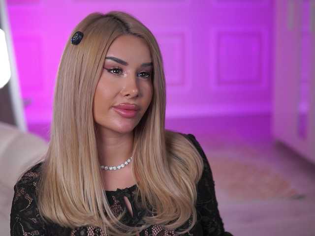 EvaZane's BongaCams show and profile