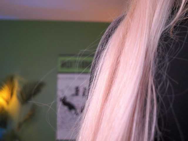 EvaZane's BongaCams show and profile