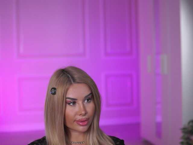 EvaZane's BongaCams show and profile