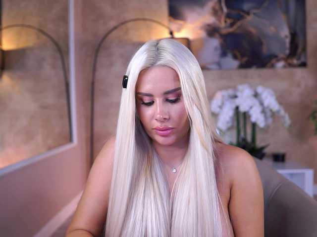 EvaZane's BongaCams show and profile