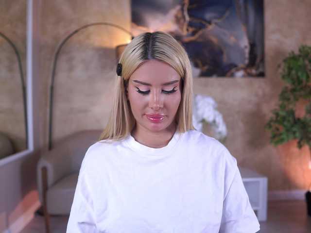 EvaZane's BongaCams show and profile