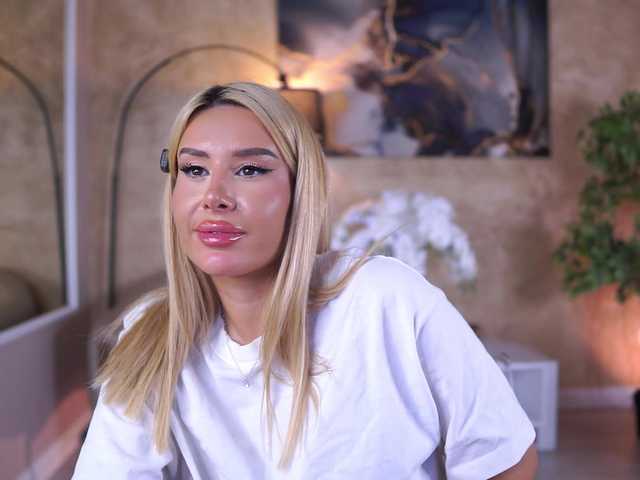 EvaZane's BongaCams show and profile