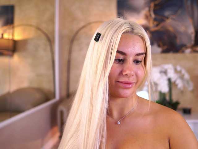 EvaZane's BongaCams show and profile