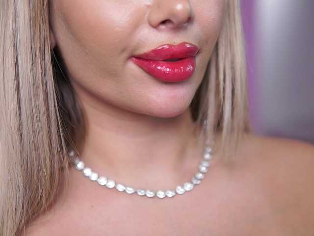 EvaZane's BongaCams show and profile