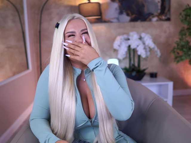 EvaZane's BongaCams show and profile