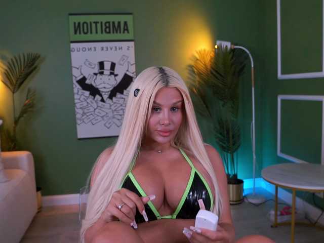 EvaZane's BongaCams show and profile