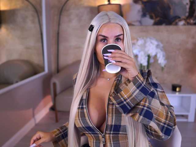 EvaZane's BongaCams show and profile