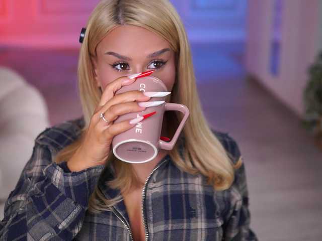 EvaZane's BongaCams show and profile