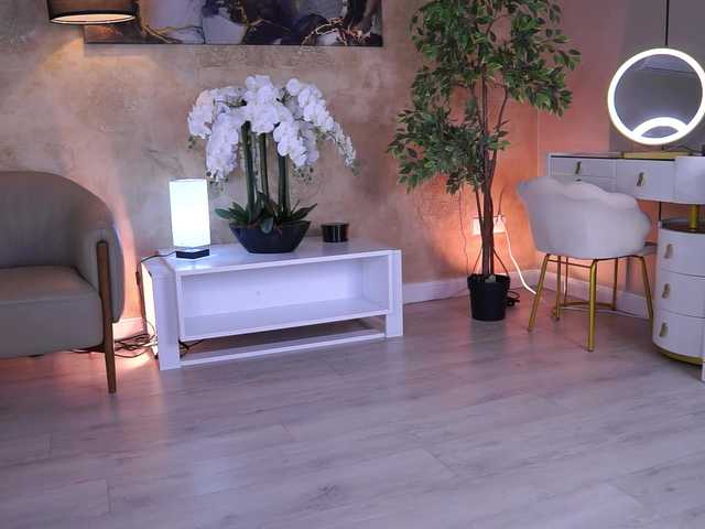 EvaZane's BongaCams show and profile