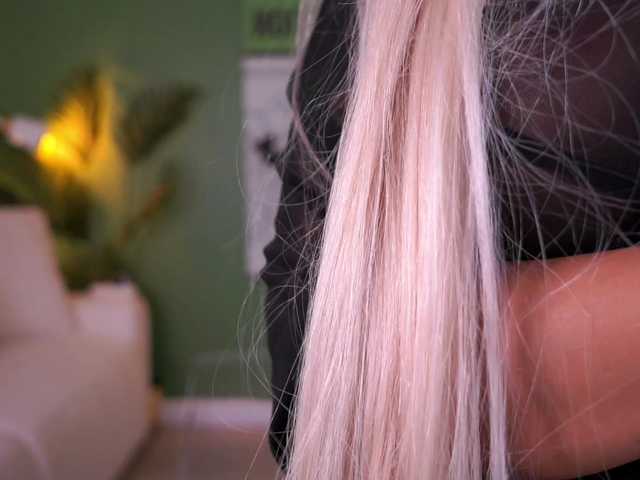 EvaZane's BongaCams show and profile