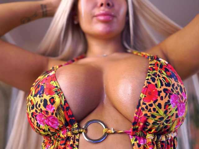 EvaZane's BongaCams show and profile