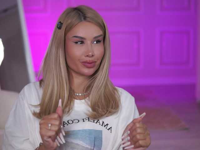 EvaZane's BongaCams show and profile