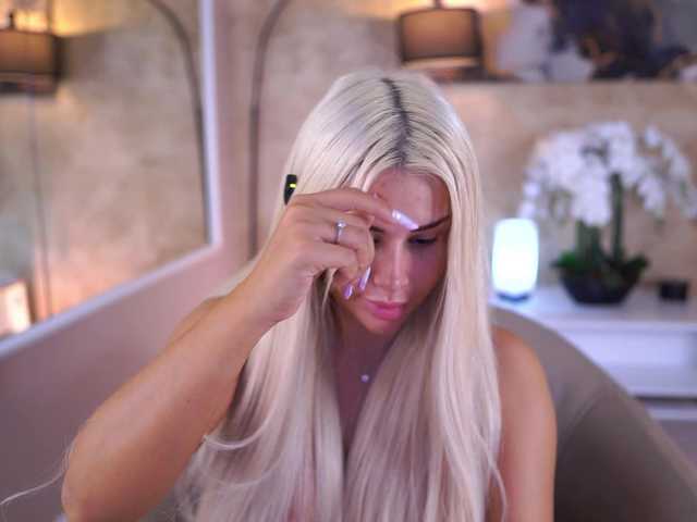 EvaZane's BongaCams show and profile