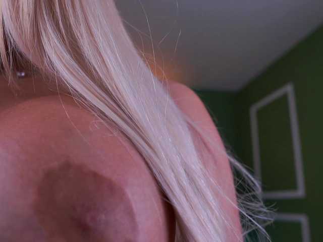 EvaZane's BongaCams show and profile