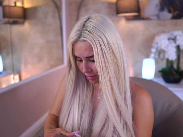 EvaZane's BongaCams show and profile