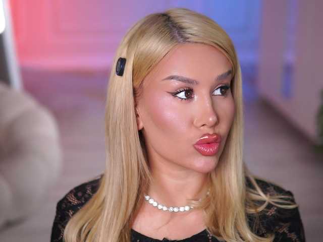 EvaZane's BongaCams show and profile