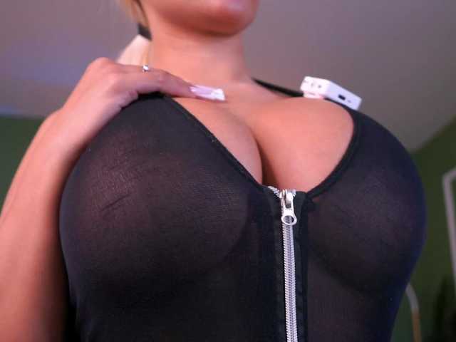 EvaZane's BongaCams show and profile