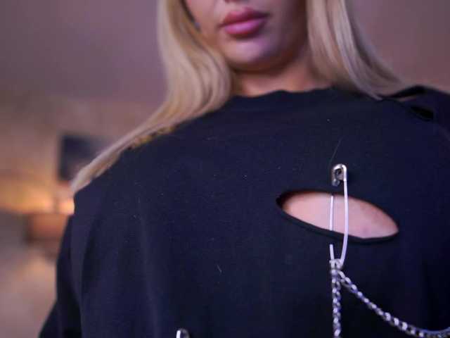 EvaZane's BongaCams show and profile