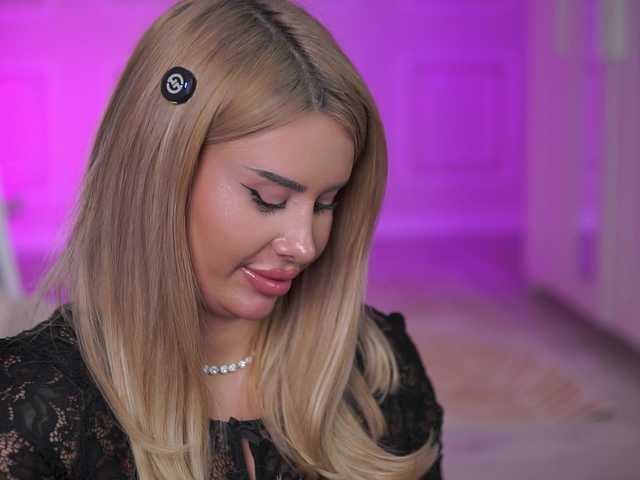 EvaZane's BongaCams show and profile