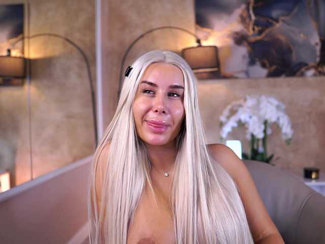 EvaZane's BongaCams show and profile