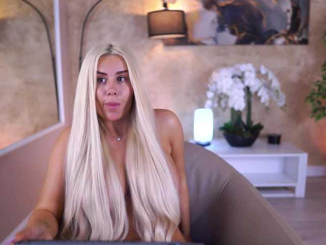 EvaZane's BongaCams show and profile