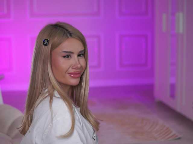 EvaZane's BongaCams show and profile