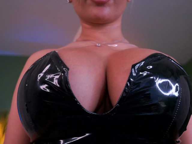 EvaZane's BongaCams show and profile